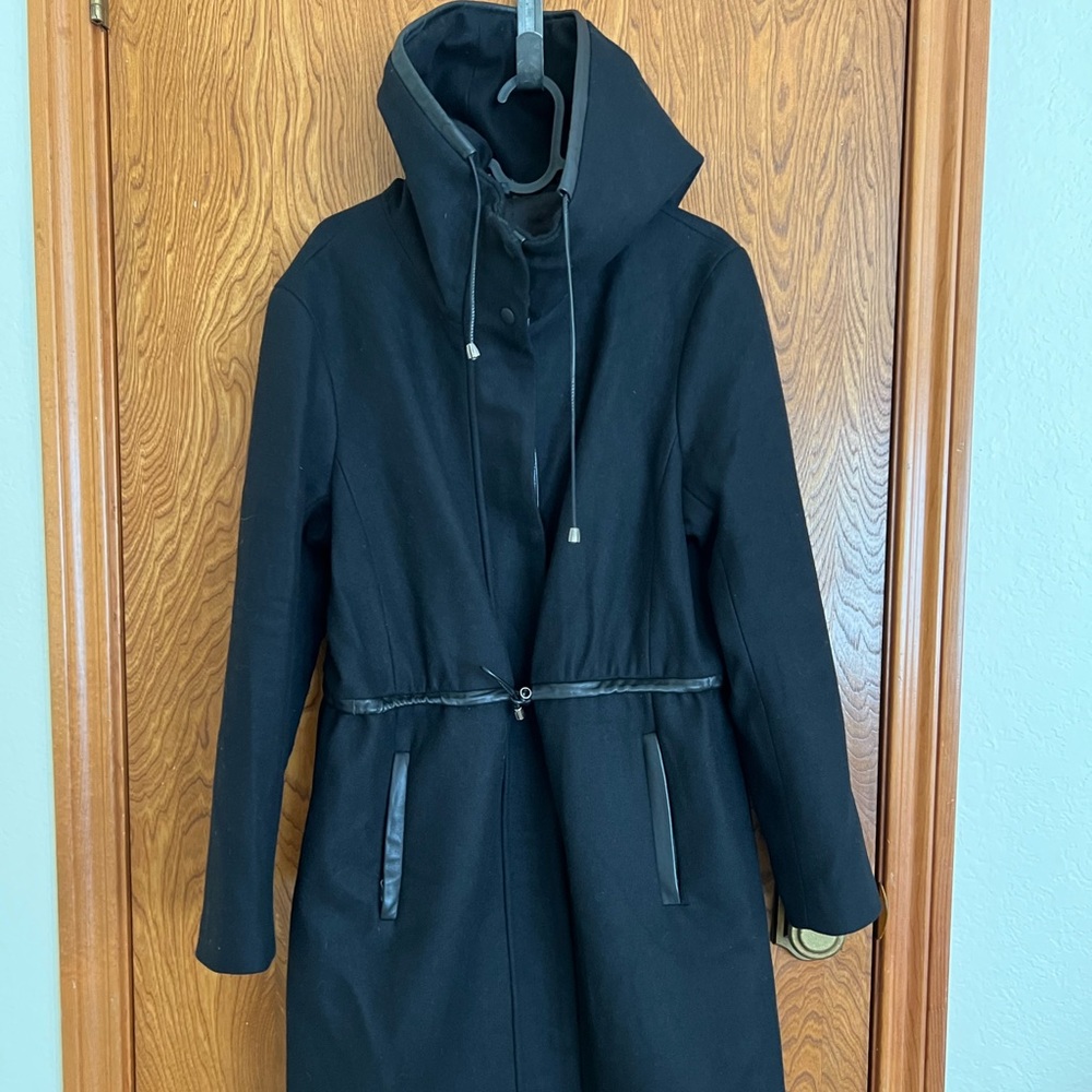 Mackage hooded coat with leather trim sz L